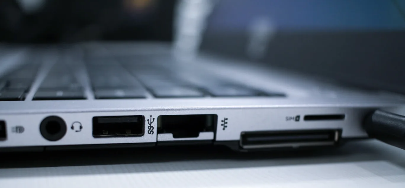 3.5mm headphone jack ports on Windows PC — front panel vs rear panel audio ports